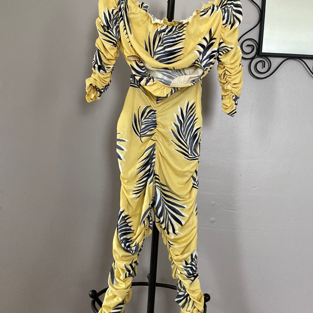 2 piece very beautiful and stretchy